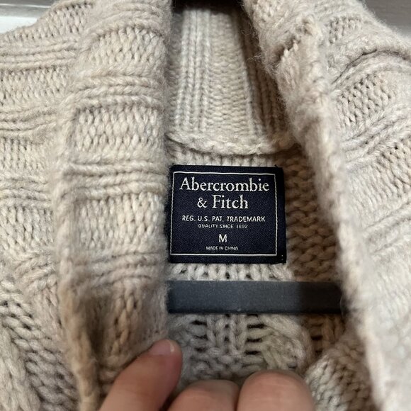 Abercrombie & Fitch Chunky Cable Knit Sweater Turtleneck Womens Size Medium - Picture 4 of 4